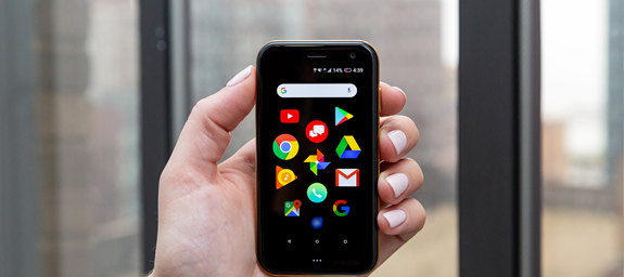 Картинка к статье: TCL made an announcement for the Palm miniature smartphone, which can be easily hidden in the palm of your hand. Review from Sunday21.